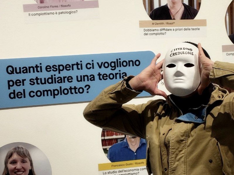 Blitz alla mostra su complottismo e fake news – Università Statale, Milano 10 febbraio&nbsp;2024